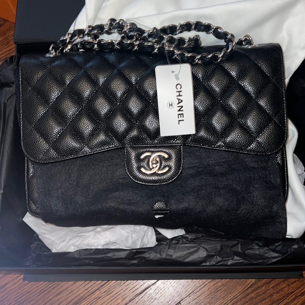 Brand New with tags classic caviar Jumbo Chanel